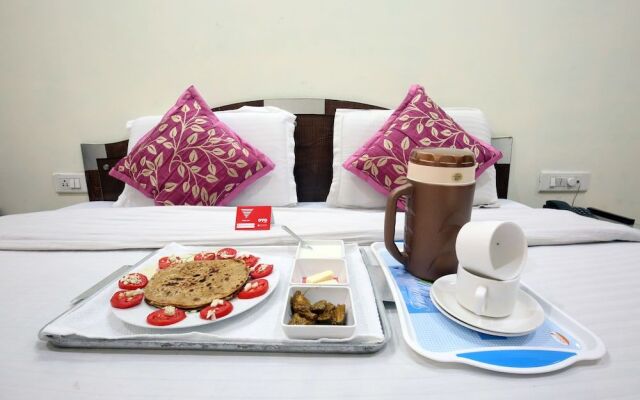 OYO 9056 Hotel Holiday Comfort