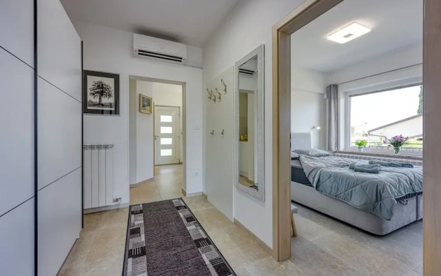 Apartment Smode With Bayview