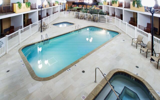 DoubleTree by Hilton Austin, MN