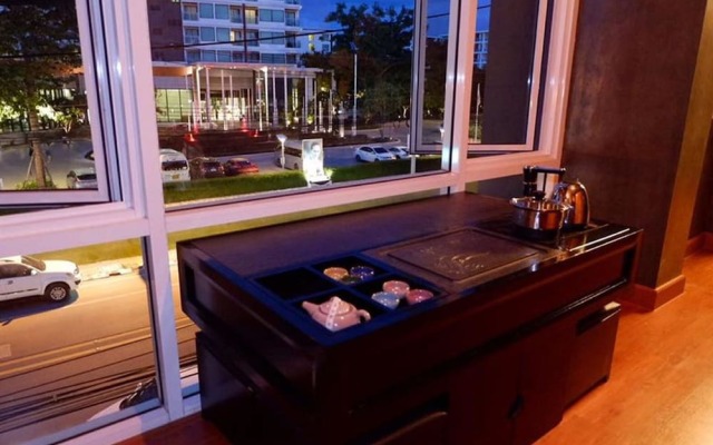 M.J. Gallery Poshtel