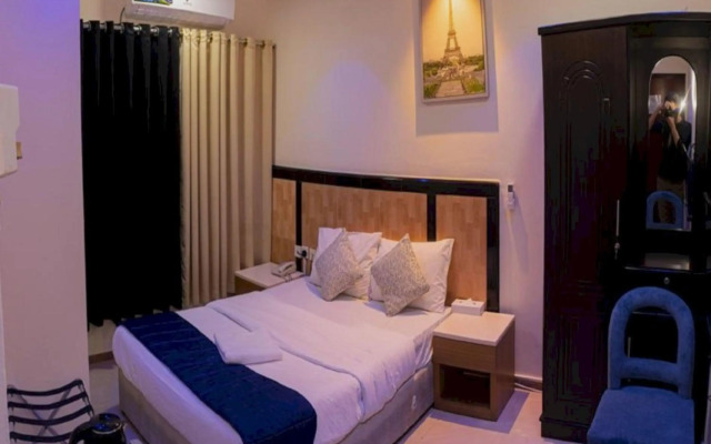 OYO 1118 Sharjah Plaza Hotel