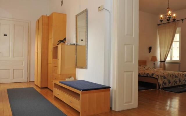 Apartment Anton Tour As