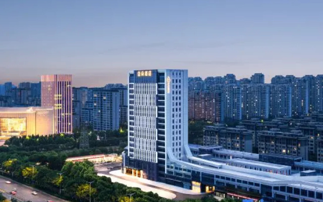 YanTai Longkou Longhu Tianjie Gangcheng Avenue Atour Hotel — 4-star hotel in Yantai