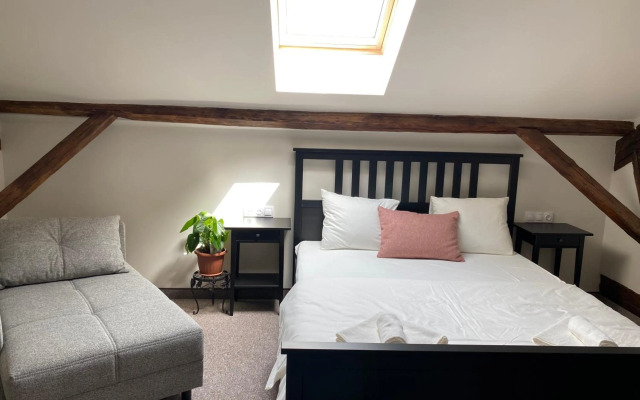 Theater Guesthouse with Parking