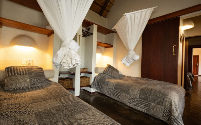 Nyati Safari Lodge