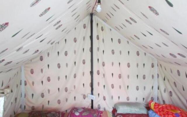 Camp The Parvati River Bank