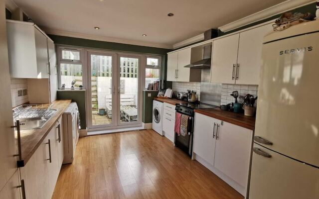 NEW Spacious 3BD House Tunbridge Wells Sleeps 7!