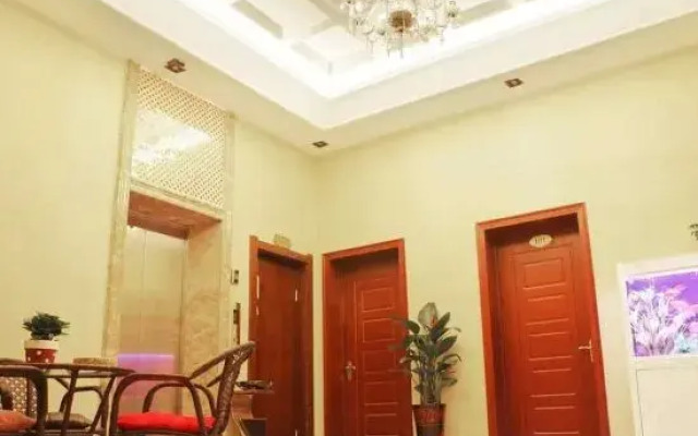 Huangmei Haotai Business Hotel
