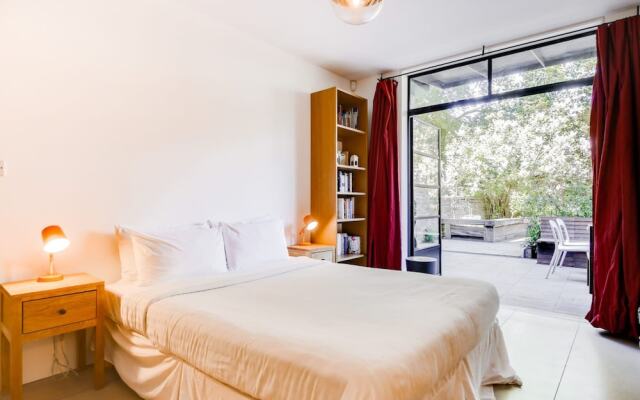 Stylish, Bright Apartment w/ Private Garden