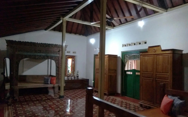 Omah Pitoe Guest House