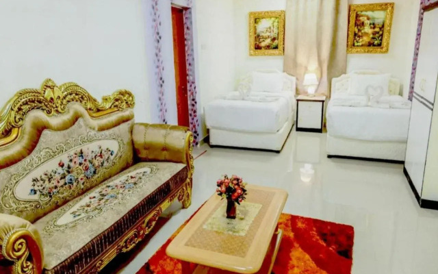 Capital O 141 Golden Rays Hotel