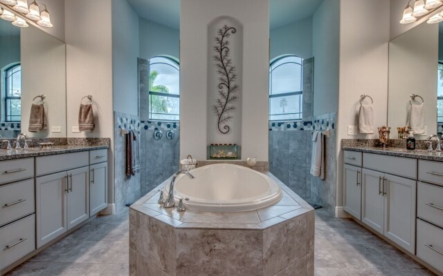 Villa Lake Kennedy - Roelens Vacations