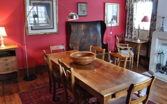 Old Ivy House Bed & Breakfast