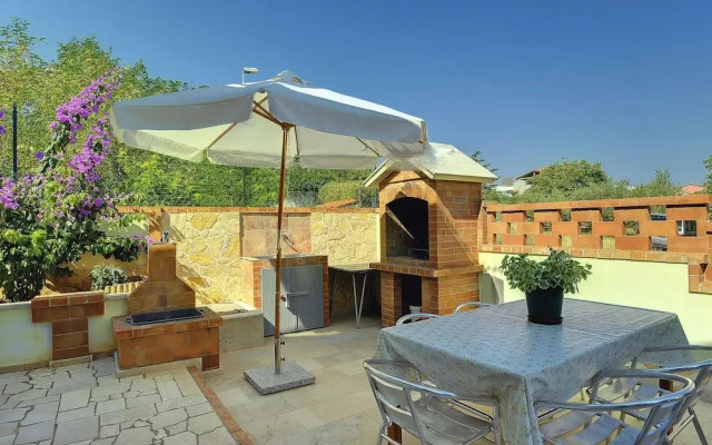 Traditional Holiday Home With Covered Terrace