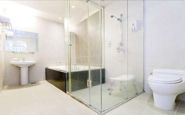 Zenith Hotel