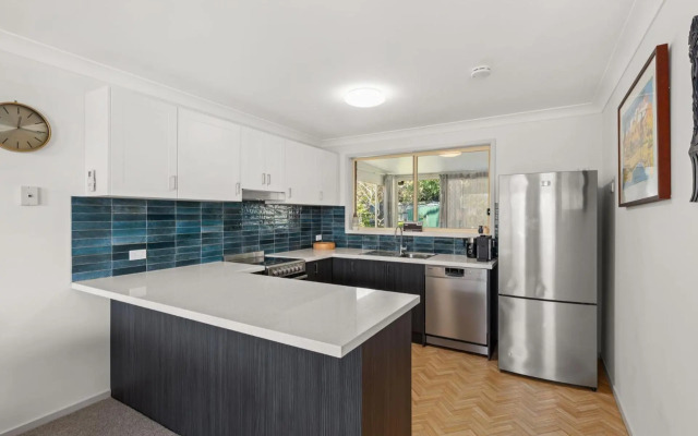 Stylish Family Beach House Walking Distance to 3 Beaches
