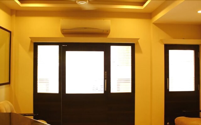 M The Business Hotel