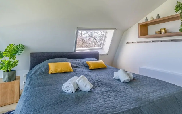 Relaxed and Atmospheric 6-person Villa Near the Forest