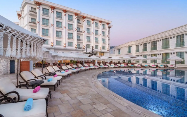 Les Ambassadeurs Marina Hotel & Casino