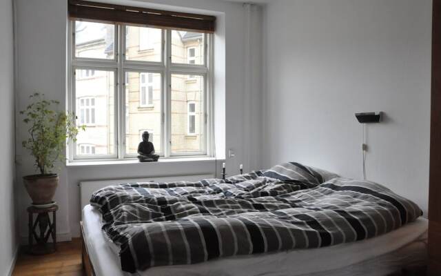 1 Bedroom Apartment near Tivoli 484 - 1