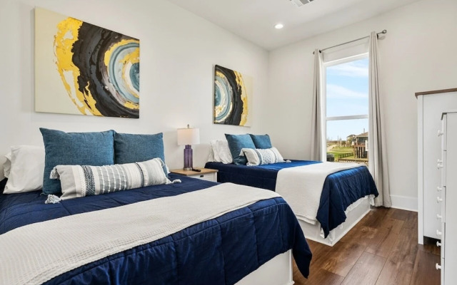 Tidewater 4 Bedroom Home by RedAwning