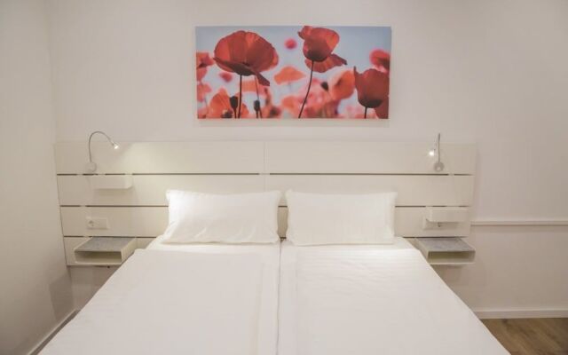 Main Motel
