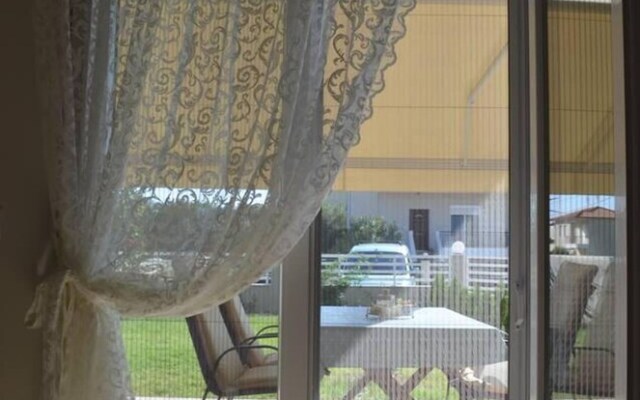 Inviting 2-bed Apartment in Nikiti, Greece