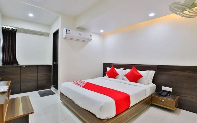 Oyo 25009 Hotel Crystal