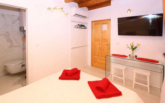 Melek Accommodations