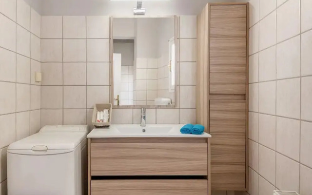 Modernly furnished apartment in Psyri A8
