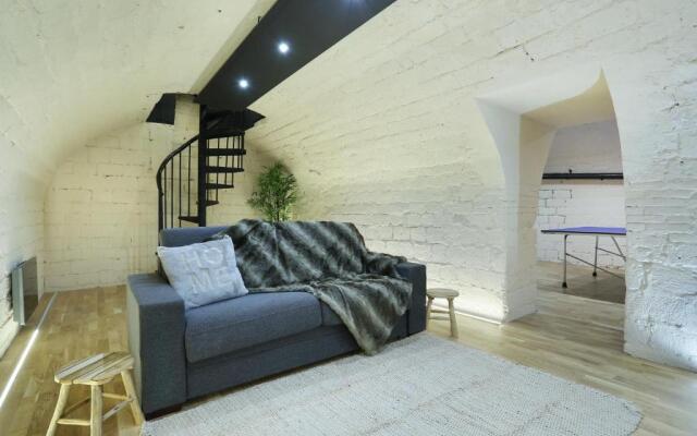 Pick A Flat's Upper Marais Apartments- Rue du Faubourg Saint-Martin