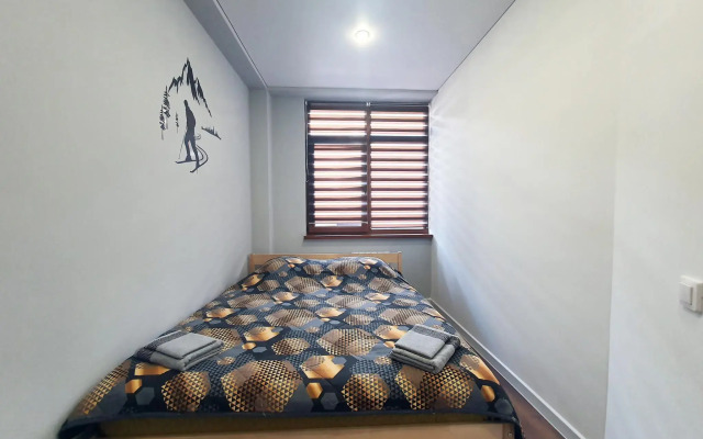 Apartment to Live in the Mountains on Resettlednaya street