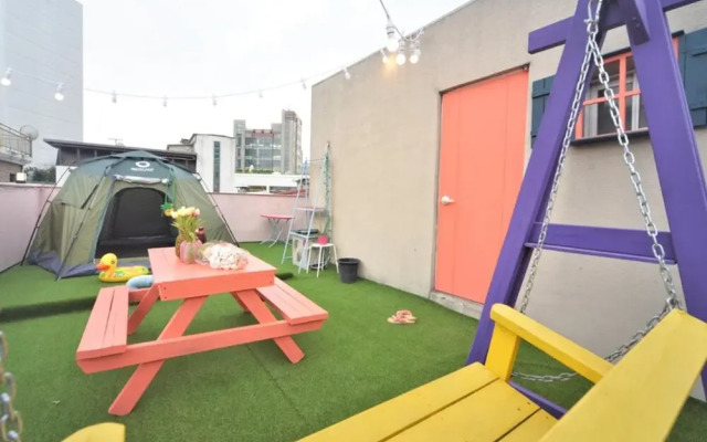 Apple Mint Party House