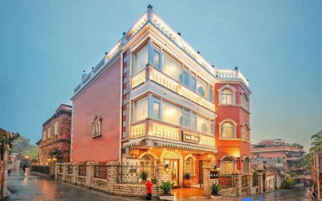 Gulangyu WHITE Juyi Homestay (Sunlight Rock)