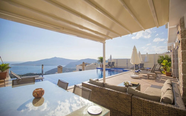 Villa Lamer by Akdenizvillam