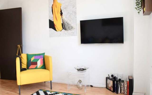 2 Bedrooms Apartment in Bethnal Green With City Views