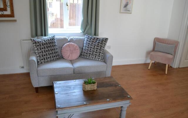 Number 1 Lytton Tree Lodge