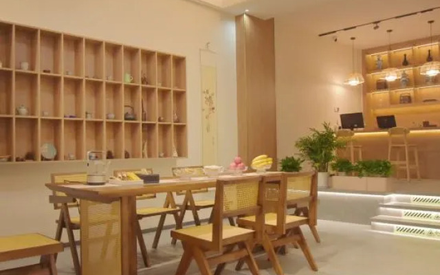 Wuyuan Jiushe B&B