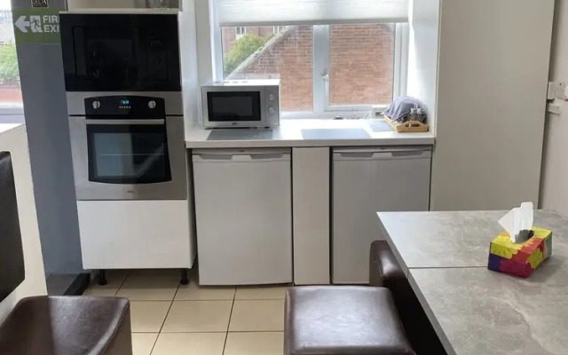 6-bed Apartment in Liverpool