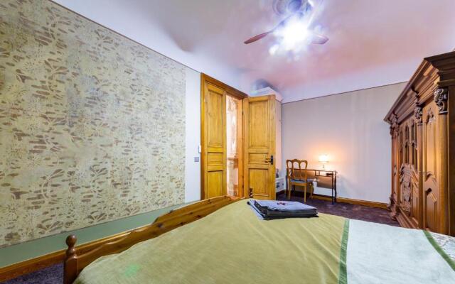 Ancient Storie's AP 65sqm Renovated Free parking