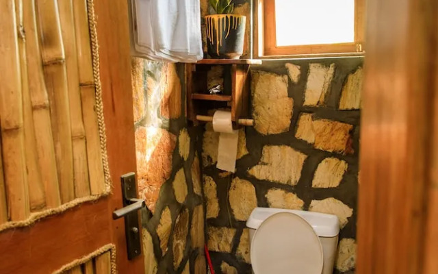 Apuuli Safaris & Cottages