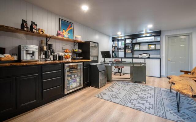 Riverhouse by Weekender (Formerly Jack Daniels Inn)