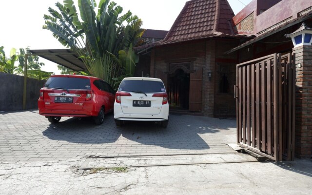 RedDoorz near GOR Manunggal Jati Majapahit