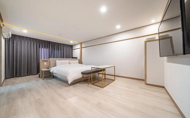 Geojedo Jangseungpo Hotel Pause