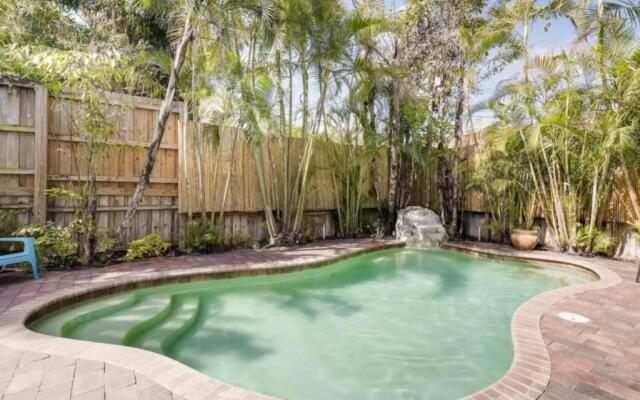 The Periwinkle House - 4bd-2ba - Sleep 10