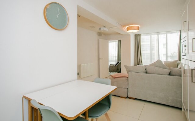 Modern 2 Bedroom Flat In Greenwich