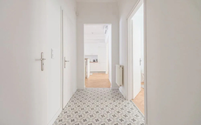 Oasis Apartments At Paulay Ede Street Ii