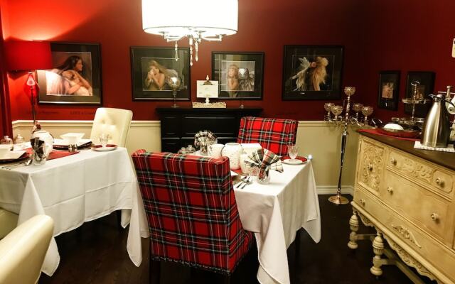 The Tartan House B & B