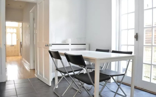 Modern Zone 1 London Apartment