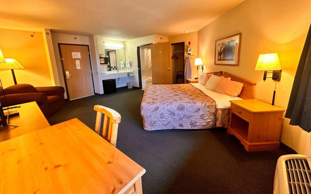 Shell Lake Lodge, a Travelodge by Wyndham